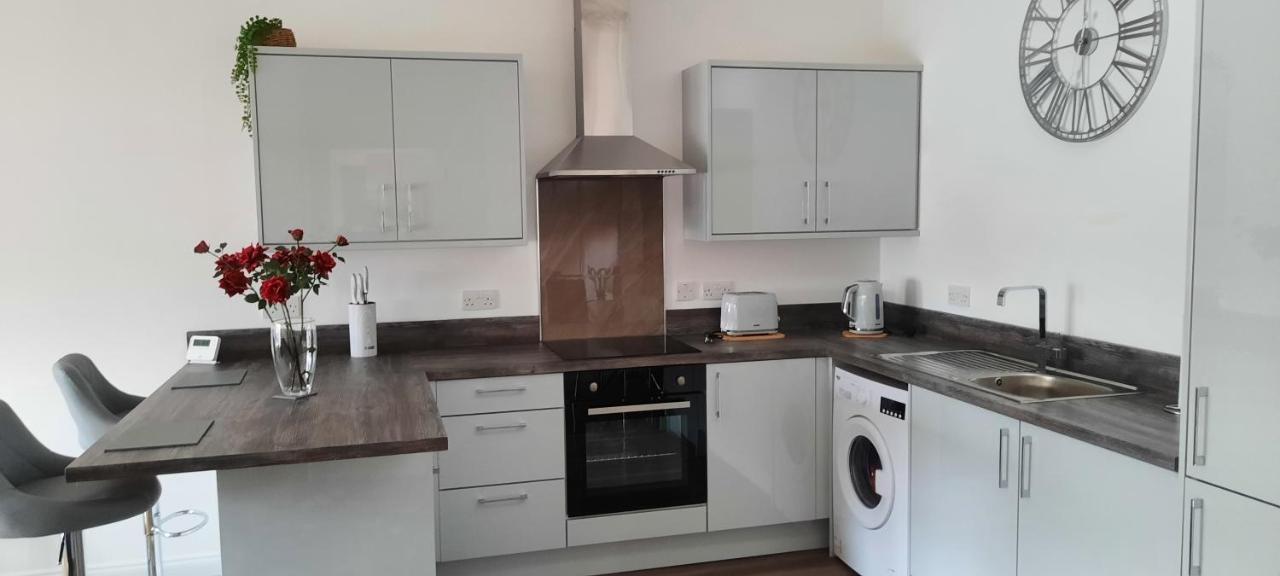 Lanarkshire Apartment- Views- Sleeps 4- Balcony Larkhall  Exteriér fotografie