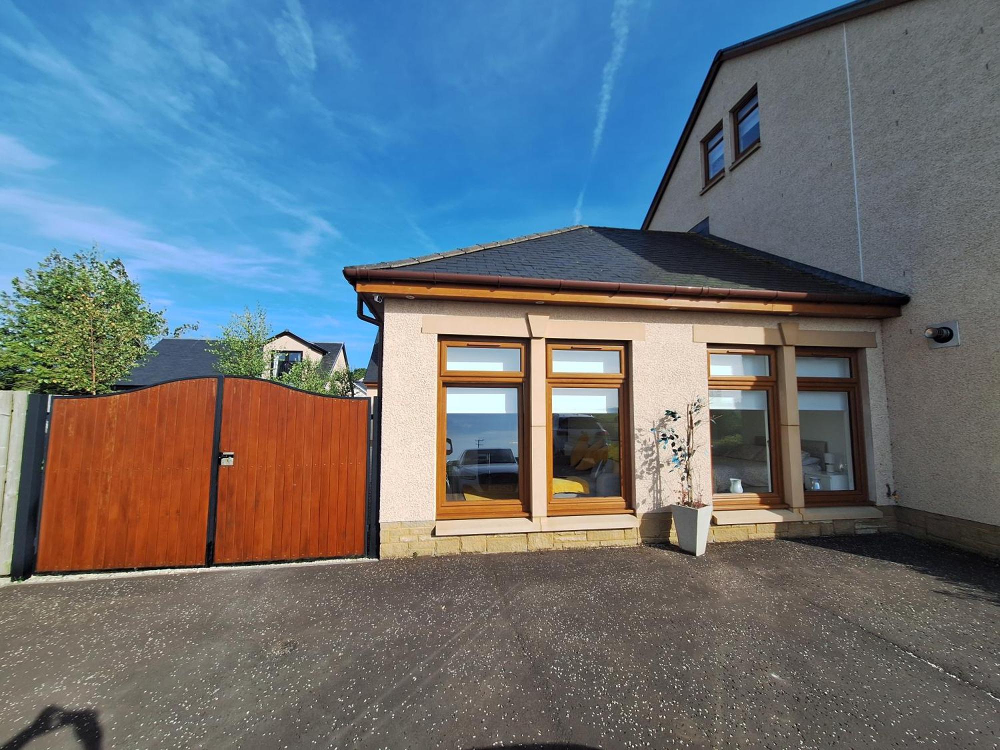 Lanarkshire Apartment- Views- Sleeps 4- Balcony Larkhall  Exteriér fotografie
